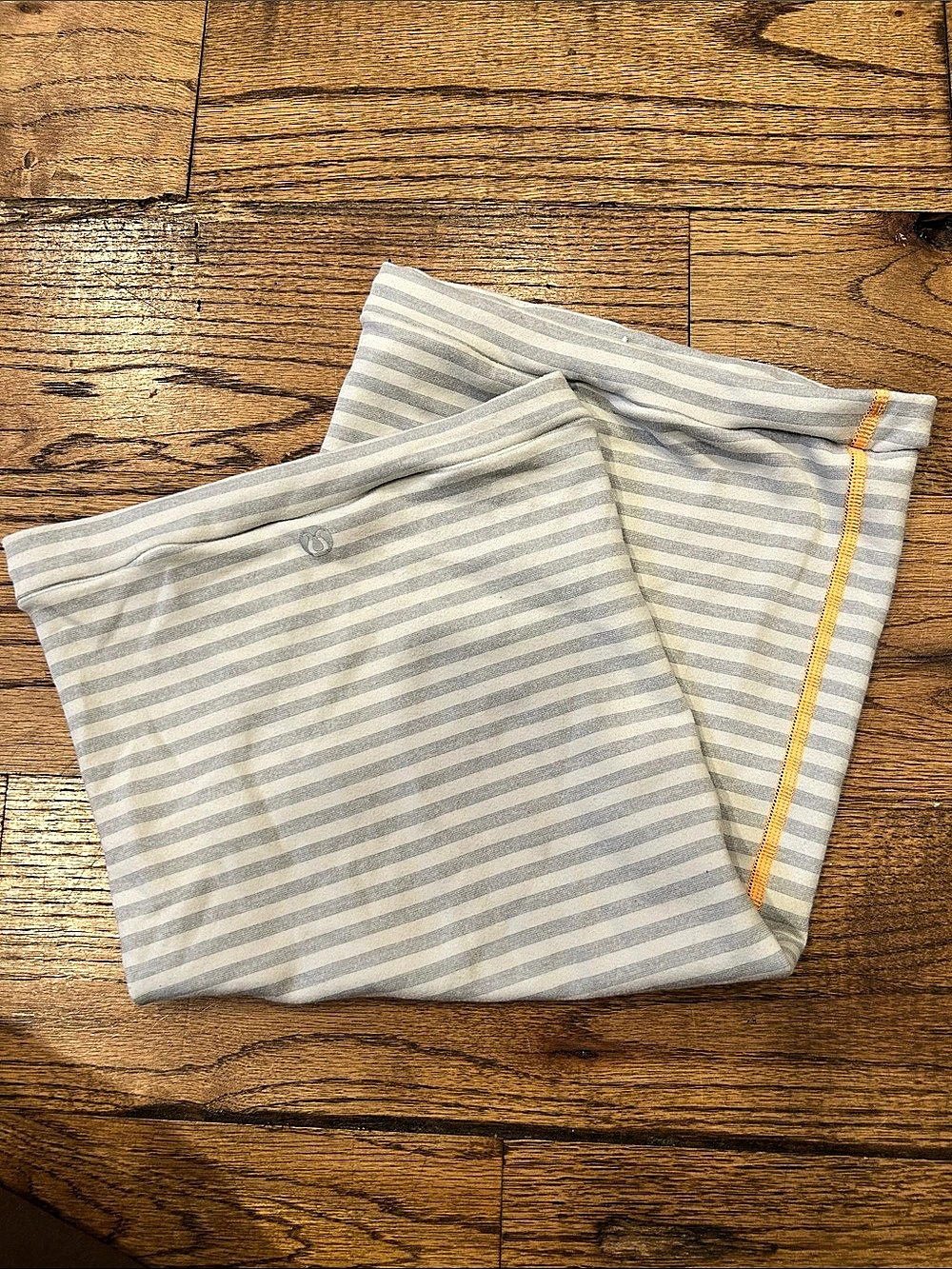 lululemon Striped athletic scarf in Gray & White